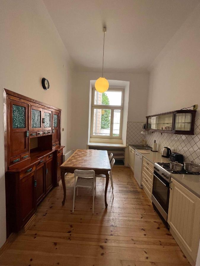 H. Kloss Apartment