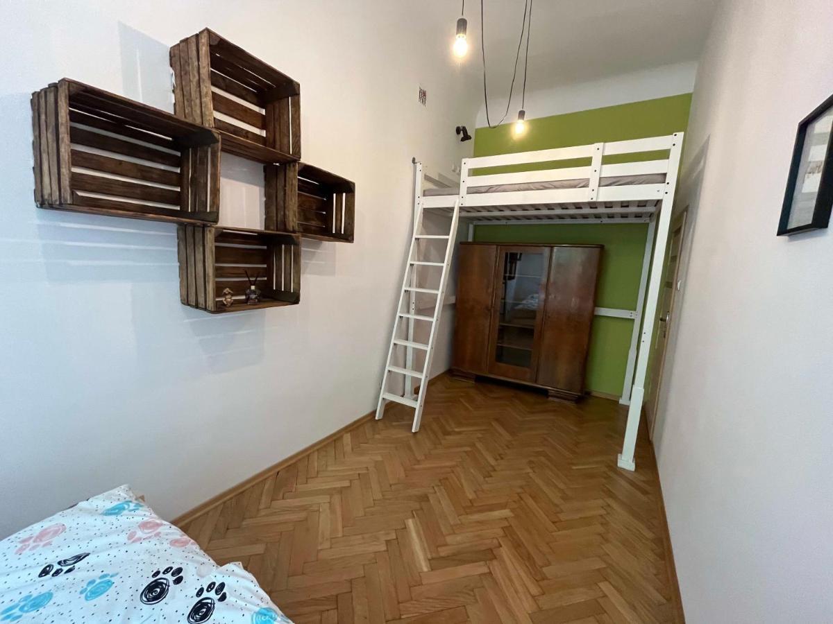Apartment H. Kloss *