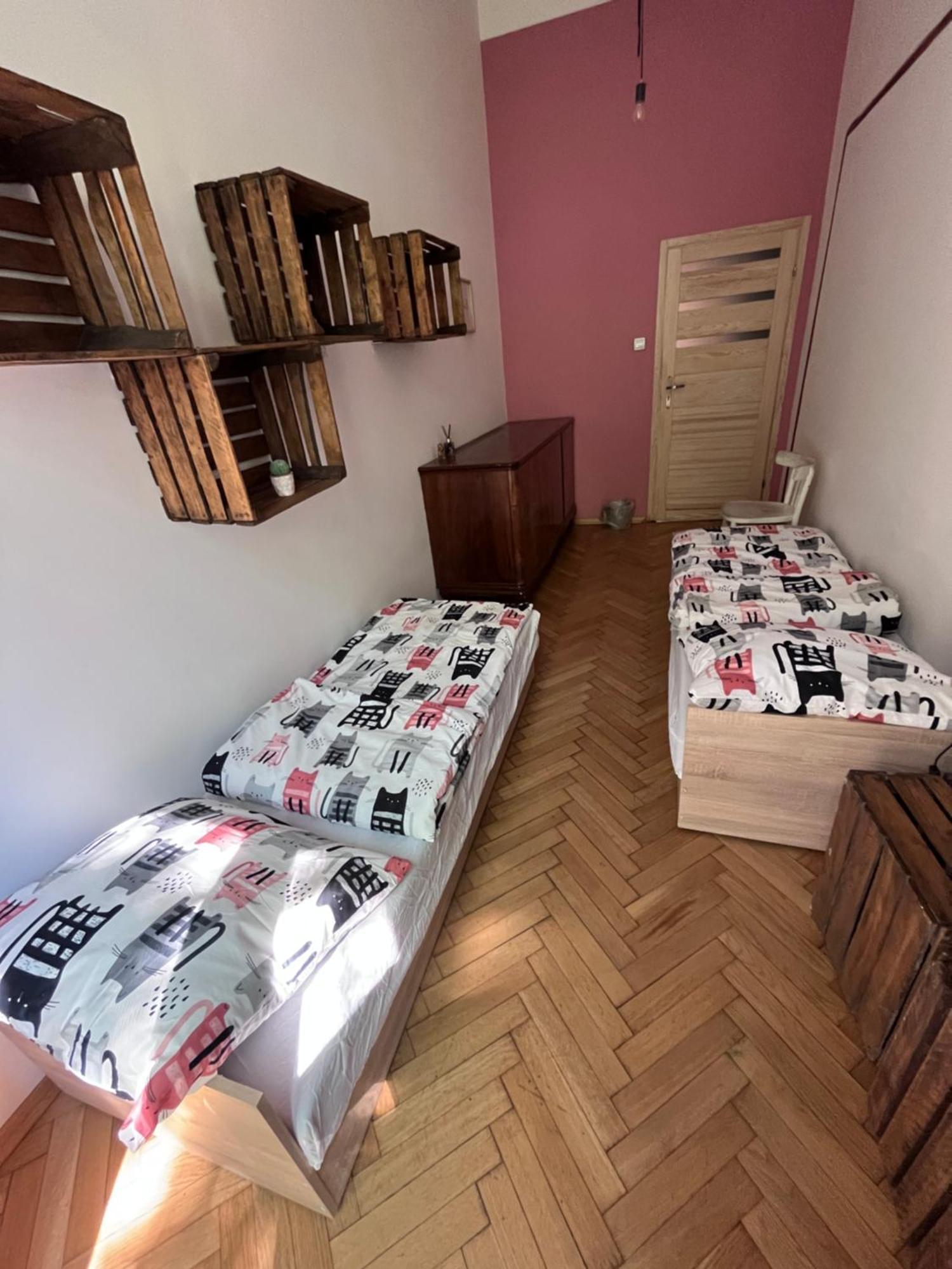 H. Kloss Apartment *
